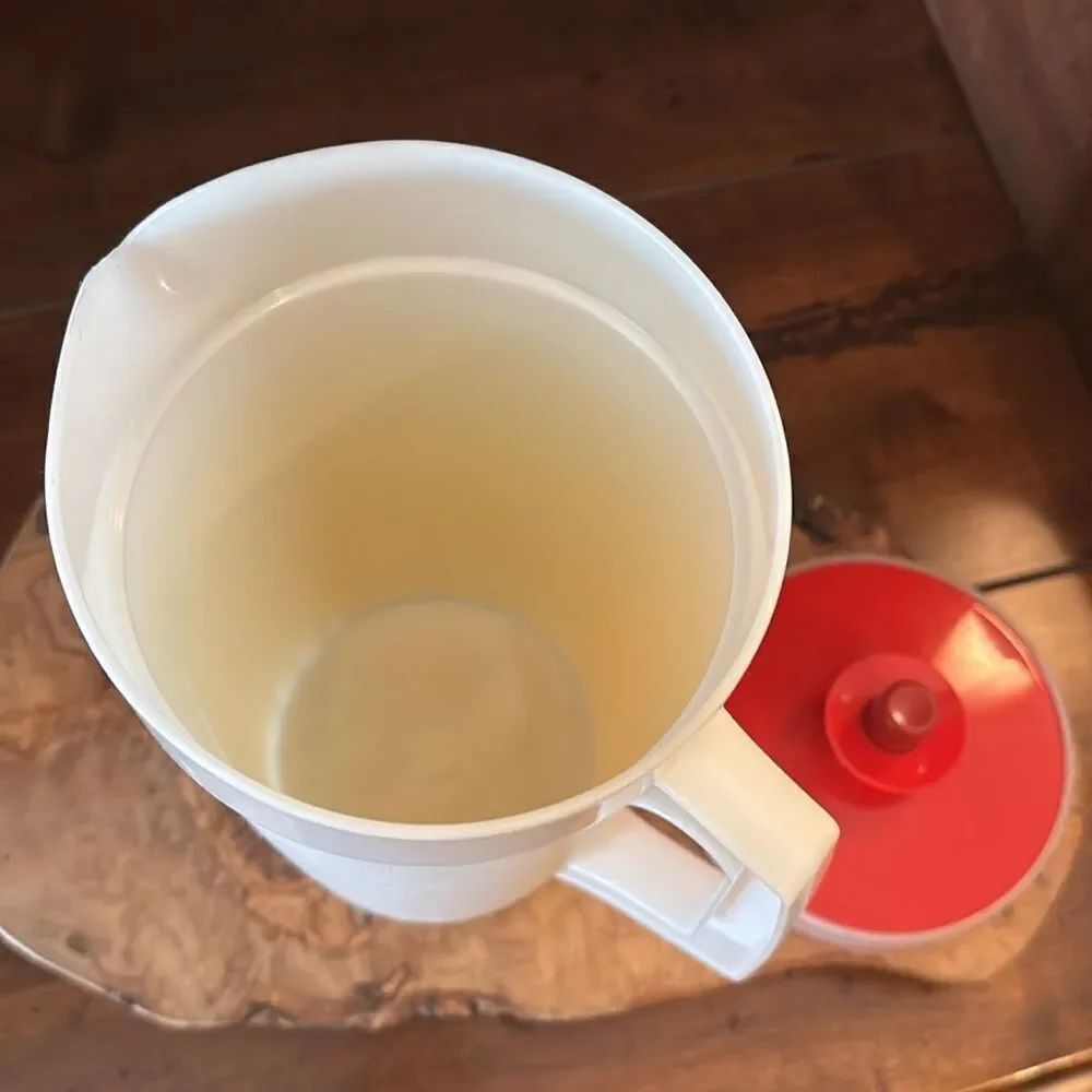 Tupperware 6 Cup Push Button Pitcher - Picture 3 of 6